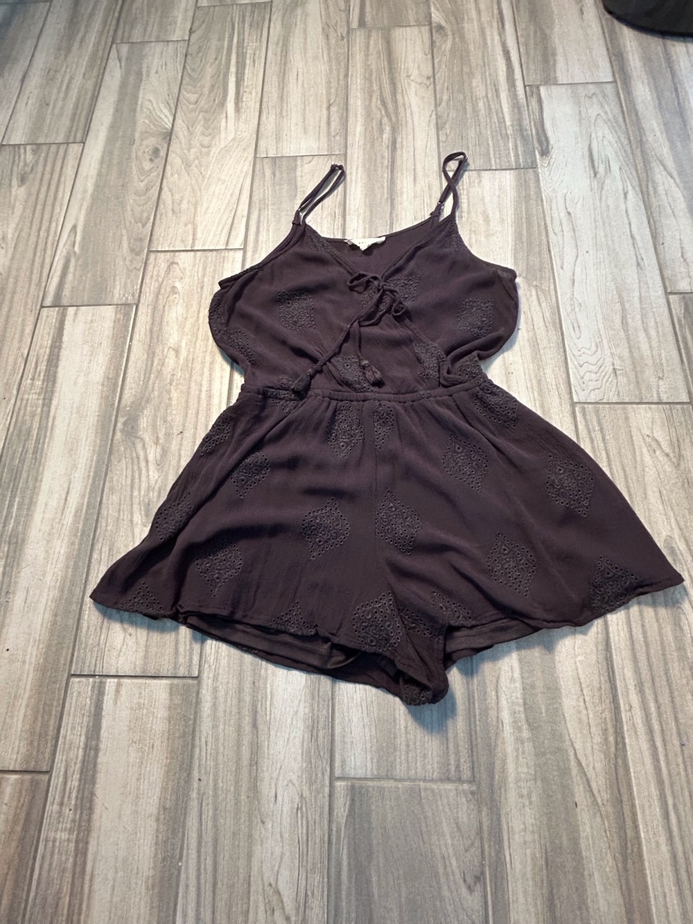 Eyelet Floral Fabric Gray M Sleeveless Romper Shorts Gauzy Boho Feminine Dainty
